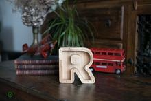 Įkelti vaizdą į galerijos rodinį, Maža medinė taupyklė raidė (A-Ž, graviravimas)