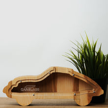 Įkelti vaizdą į galerijos rodinį, Didelė medinė taupyklė automobilis (graviravimas)