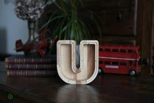 Įkelti vaizdą į galerijos rodinį, Maža medinė taupyklė raidė (A-Ž, graviravimas)