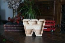 Įkelti vaizdą į galerijos rodinį, Maža medinė taupyklė raidė (A-Ž, graviravimas)