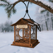 Įkelti vaizdą į galerijos rodinį, Rankų Darbo Medinė Paukščių Lesykla su Stogeliu, Skirta Sodo ir Miško Paukščiams
