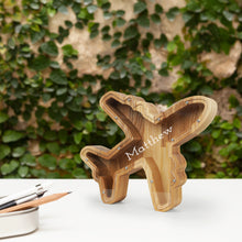 Įkelti vaizdą į galerijos rodinį, Personalizuota Medinė Lėktuvo Taupyklė, Puiki Dovana Vaikų Krikštynoms, Gimtadieniui ar Kalėdoms, Vardinė Taupyklė Ir Kambario Dekoracija
