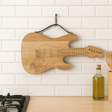 Įkelti vaizdą į galerijos rodinį, Pjaustymo Lenta - Medinė Pjaustymo Lenta &quot; Gitara &quot;(Galimas Graviravimas)
