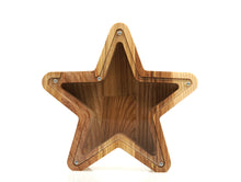 Įkelti vaizdą į galerijos rodinį, Medinė taupyklė žvaigždė (ruda, graviravimas)
