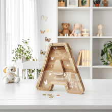 Įkelti vaizdą į galerijos rodinį, Vardinė Medinė Taupyklė Vaikams, Raidės Formos Pinigų Dėžutė su Vardu
