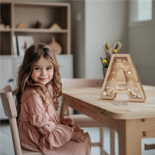 Įkelti vaizdą į galerijos rodinį, Vardinė Medinė Taupyklė Vaikams, Raidės Formos Pinigų Dėžutė su Vardu
