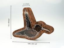 Įkelti vaizdą į galerijos rodinį, Medinė taupyklė kolibris (ruda, graviravimas)
