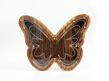 Įkelti vaizdą į galerijos rodinį, Medinė taupyklė drugelis (graviravimas)
