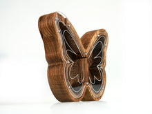 Įkelti vaizdą į galerijos rodinį, Medinė taupyklė drugelis (ruda, graviravimas)
