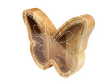 Įkelti vaizdą į galerijos rodinį, Medinė taupyklė drugelis (graviravimas)

