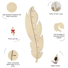 Įkelti vaizdą į galerijos rodinį, Medinė Plunksnos Formos Ūgio Matuoklė, Dekoratyvi ir Funkcionali Vaikų Kambario Detalė
