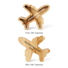 Įkelti vaizdą į galerijos rodinį, Personalizuota Medinė Lėktuvo Taupyklė, Puiki Dovana Vaikų Krikštynoms, Gimtadieniui ar Kalėdoms, Vardinė Taupyklė Ir Kambario Dekoracija
