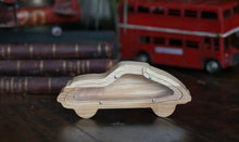 Įkelti vaizdą į galerijos rodinį, Maža medinė taupyklė automobilis (graviravimas)

