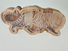Įkelti vaizdą į galerijos rodinį, Medinė taupyklė tigras (graviravimas)
