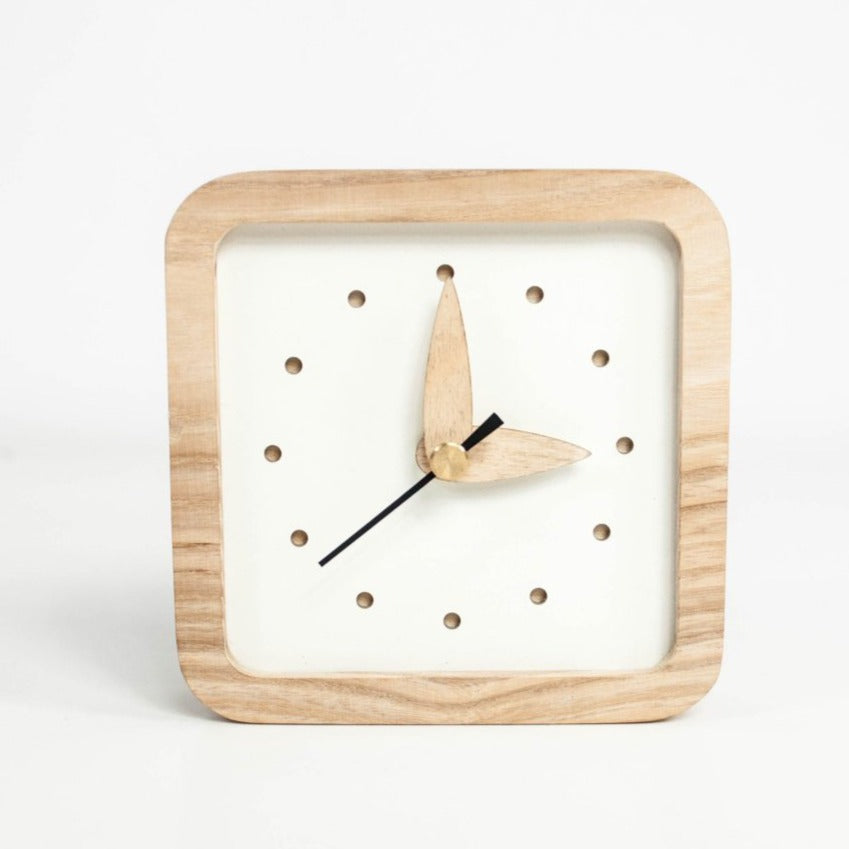 Laikrodis -  Medinis  Stalo Laikrodis (Galimas Graviravimas)