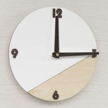 Įkelti vaizdą į galerijos rodinį, Laikrodis - Medinis Apvalus Laikrodis Su Akrilo Apdaila
