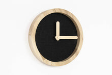Įkelti vaizdą į galerijos rodinį, Laikrodis - Medinis Apvalus Laikrodis ( Juoda Medžiaga)
