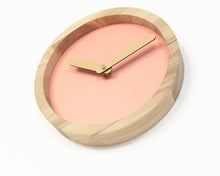 Įkelti vaizdą į galerijos rodinį, Laikrodis - Medinis Apvalus Laikrodis (Rožinė dirbtinė  Oda)
