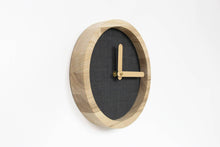 Įkelti vaizdą į galerijos rodinį, Laikrodis - Medinis Apvalus Laikrodis ( Pilka Medžiaga)

