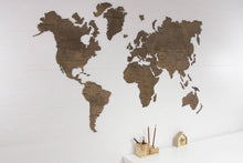 Įkelti vaizdą į galerijos rodinį, Medinis sieninis pasaulio žemėlapis rudas ( DISP012A )
