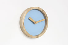 Įkelti vaizdą į galerijos rodinį, Laikrodis - Medinis Apvalus Laikrodis (Baby Blue Dirbtinė Oda)
