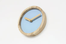 Įkelti vaizdą į galerijos rodinį, Laikrodis - Medinis Apvalus Laikrodis (Baby Blue Dirbtinė Oda)
