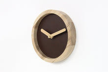 Įkelti vaizdą į galerijos rodinį, Laikrodis - Medinis Apvalus Laikrodis (išimtas ir prekybos)
