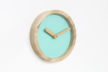 Įkelti vaizdą į galerijos rodinį, Laikrodis - Medinis Apvalus Laikrodis (Mint Green Dirbtinė Oda)
