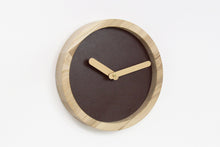 Įkelti vaizdą į galerijos rodinį, Laikrodis - Medinis Apvalus Laikrodis (išimtas ir prekybos)
