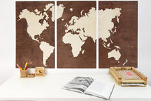 Įkelti vaizdą į galerijos rodinį, Medinis 3 dalių sieninis pasaulio žemėlapis natūralus ( DISP012G )
